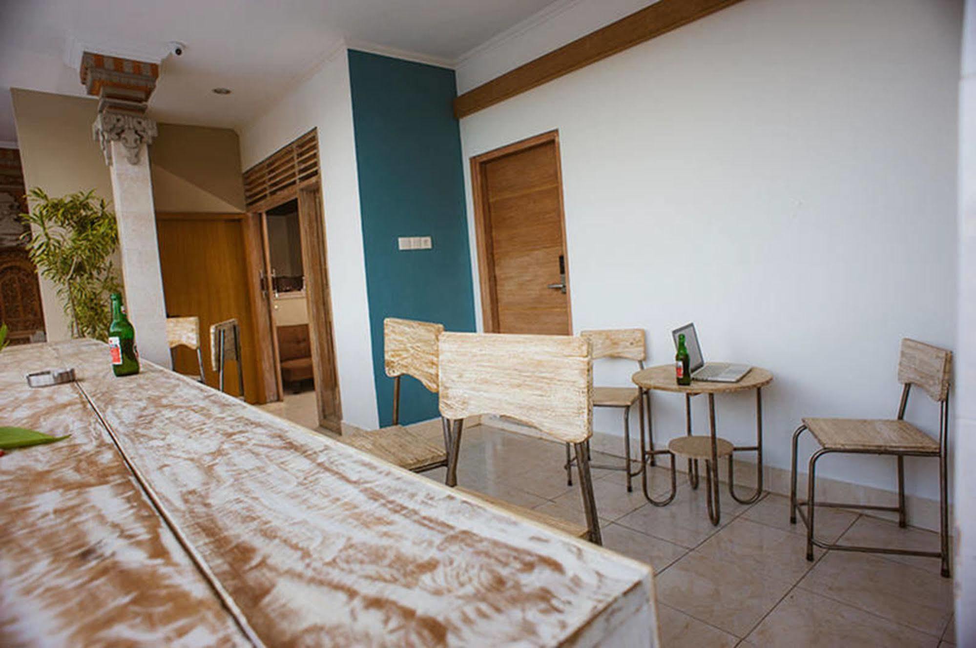 Bedplus Backpacker Kuta Legian Esterno foto