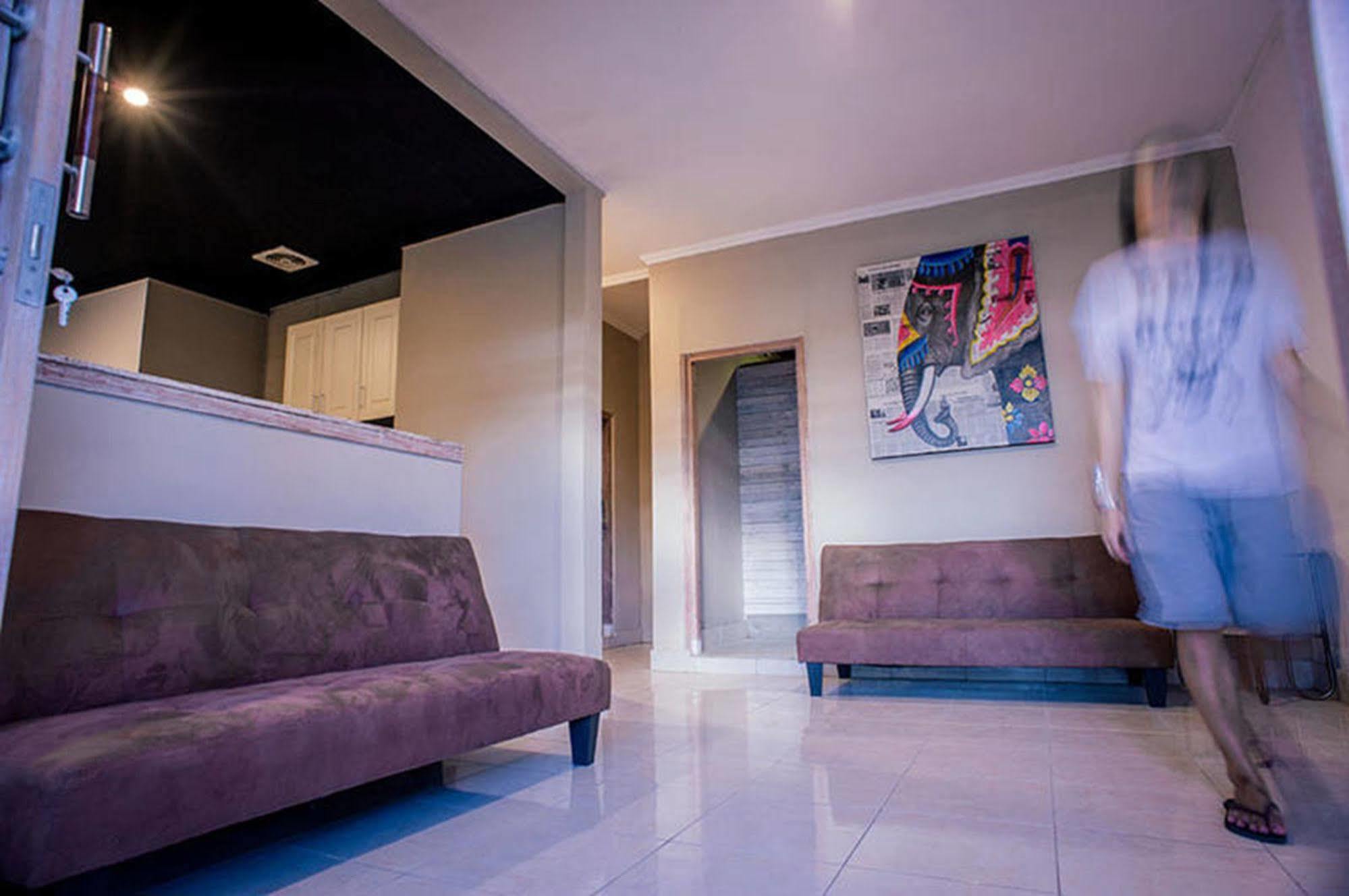 Bedplus Backpacker Kuta Legian Esterno foto