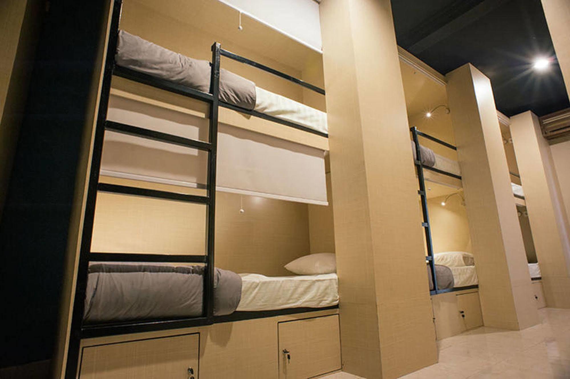 Bedplus Backpacker Kuta Legian Esterno foto