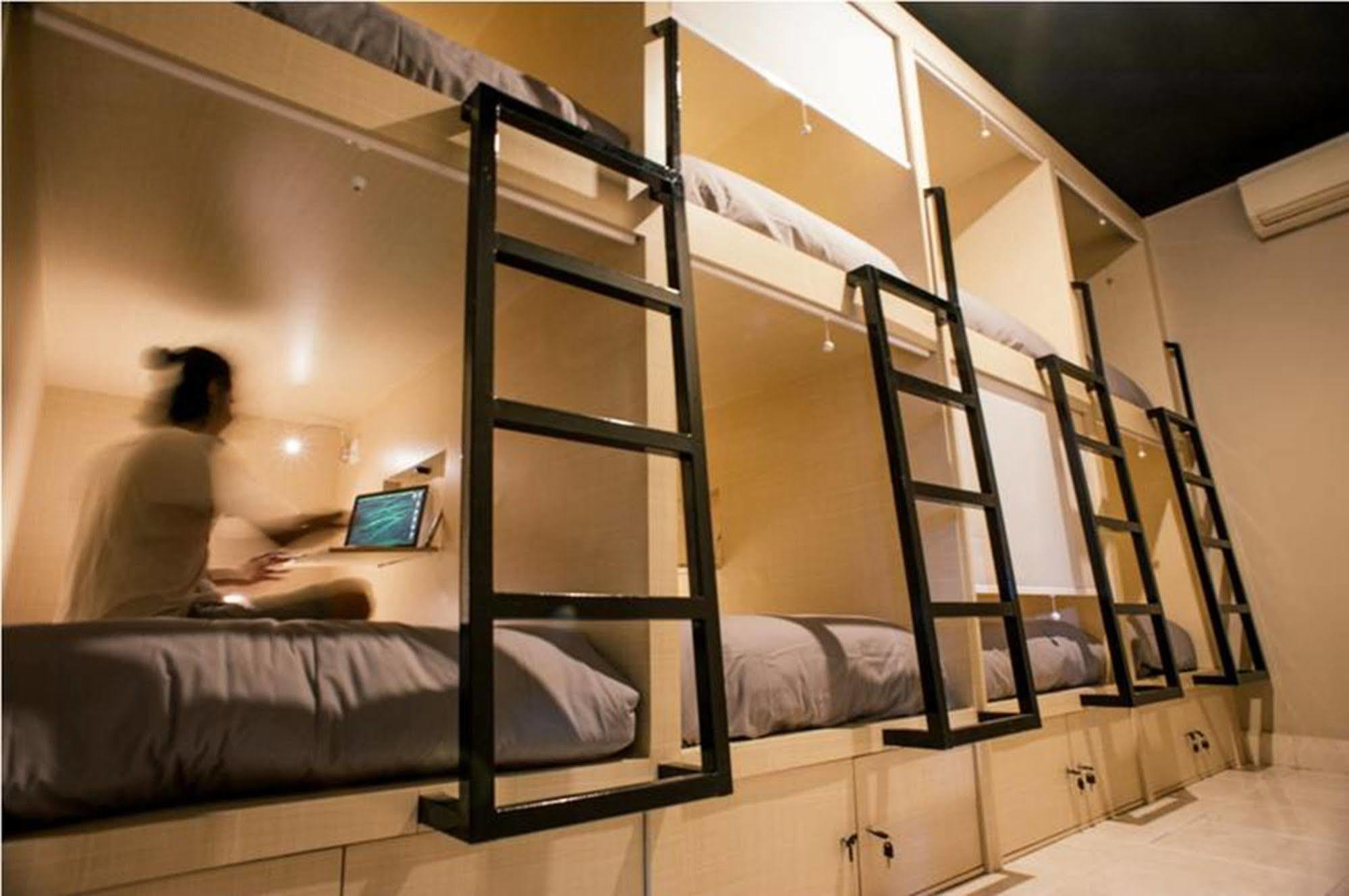 Bedplus Backpacker Kuta Legian Esterno foto