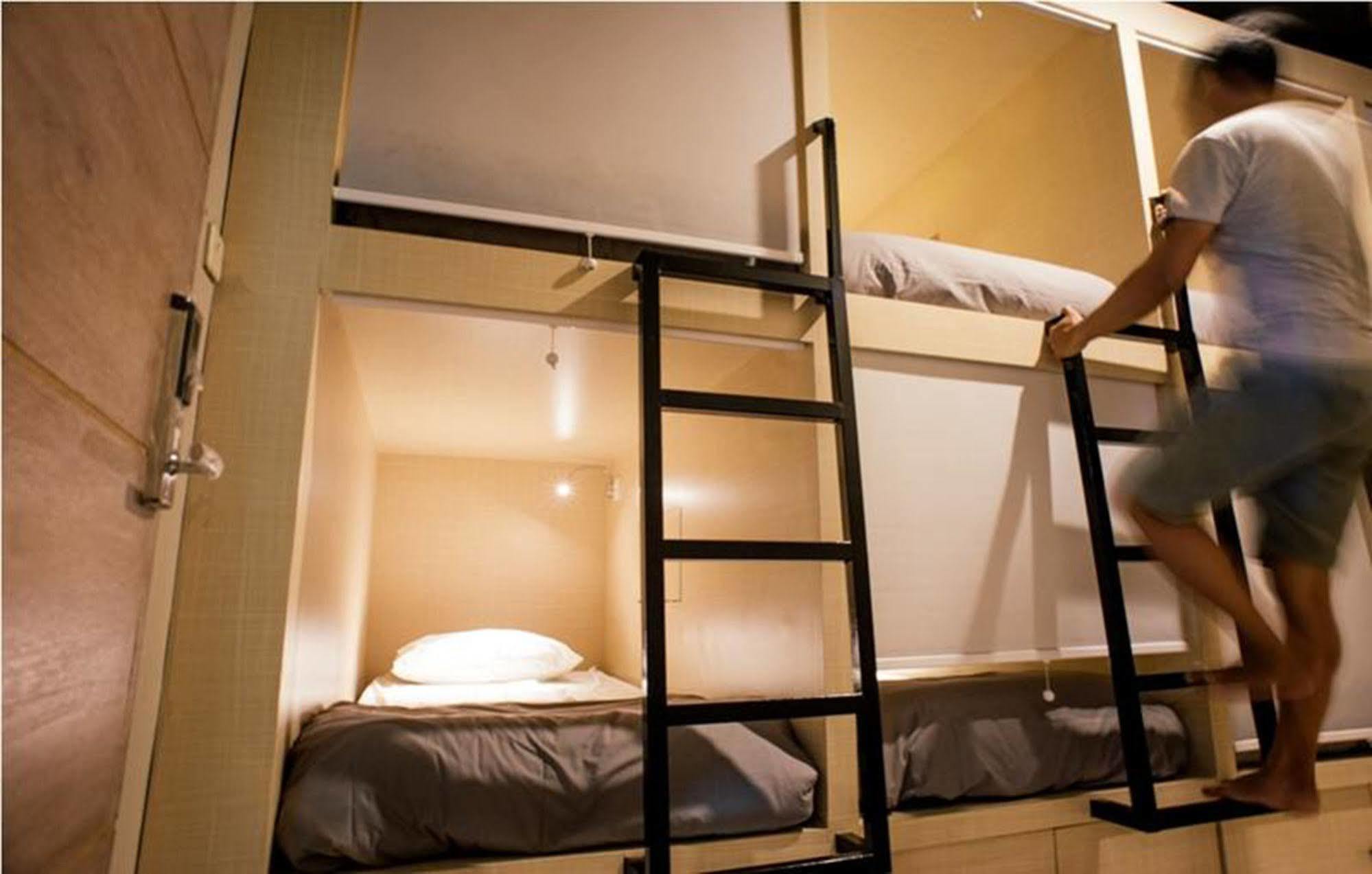 Bedplus Backpacker Kuta Legian Esterno foto