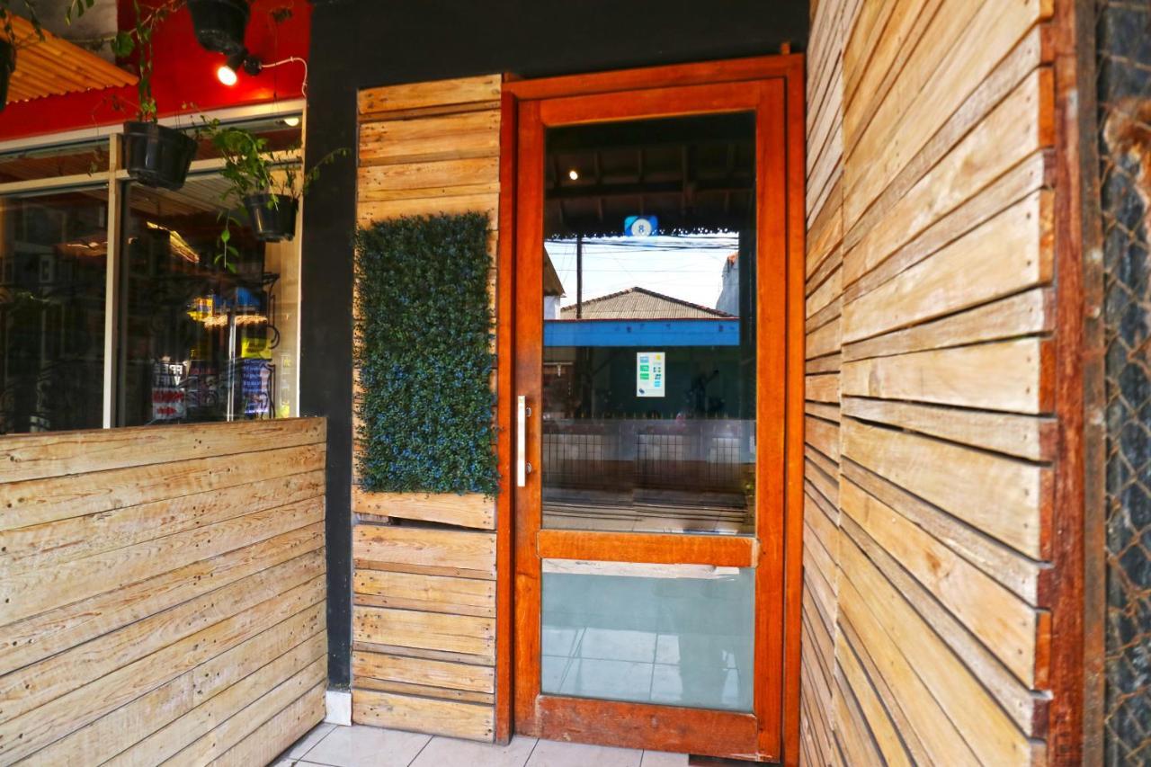 Bedplus Backpacker Kuta Legian Esterno foto